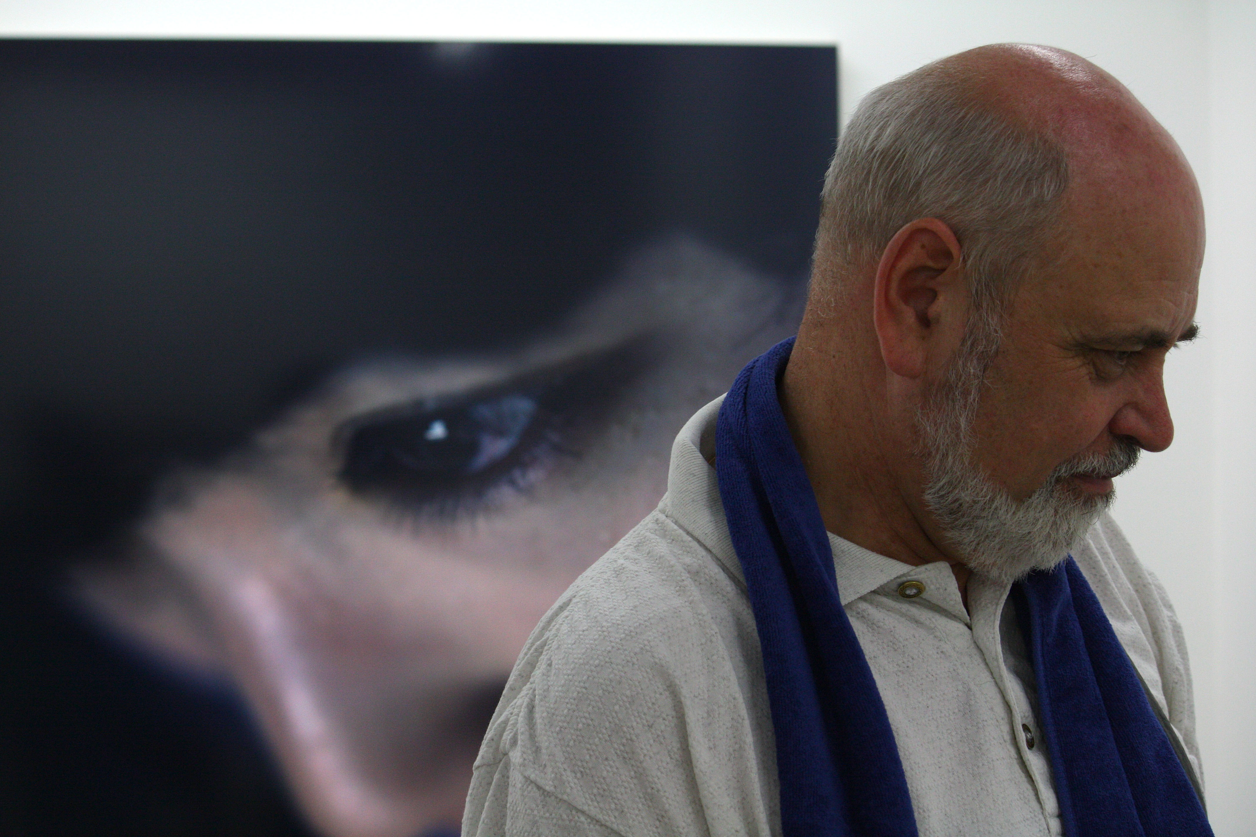 Art attack: Danish collector Dr. Georg Albrecht Mai joins a gallery tour organized by Hitoshi Ohashi of the Tobin Ohashi Gallery. | KIT NAGAMURA PHOTOS