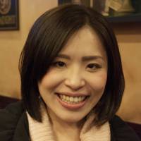 Saori Iwata, Office worker, 22 (Japanese): My New Year\'s resolution is to travel overseas to America to relax. I hope I can do it. As for broken resolutions, last year I made a promise to myself not to stop working at my former company, but in November I did just that and switched to my current company — so I guess that was a broken resolution. | JON MITCHELL