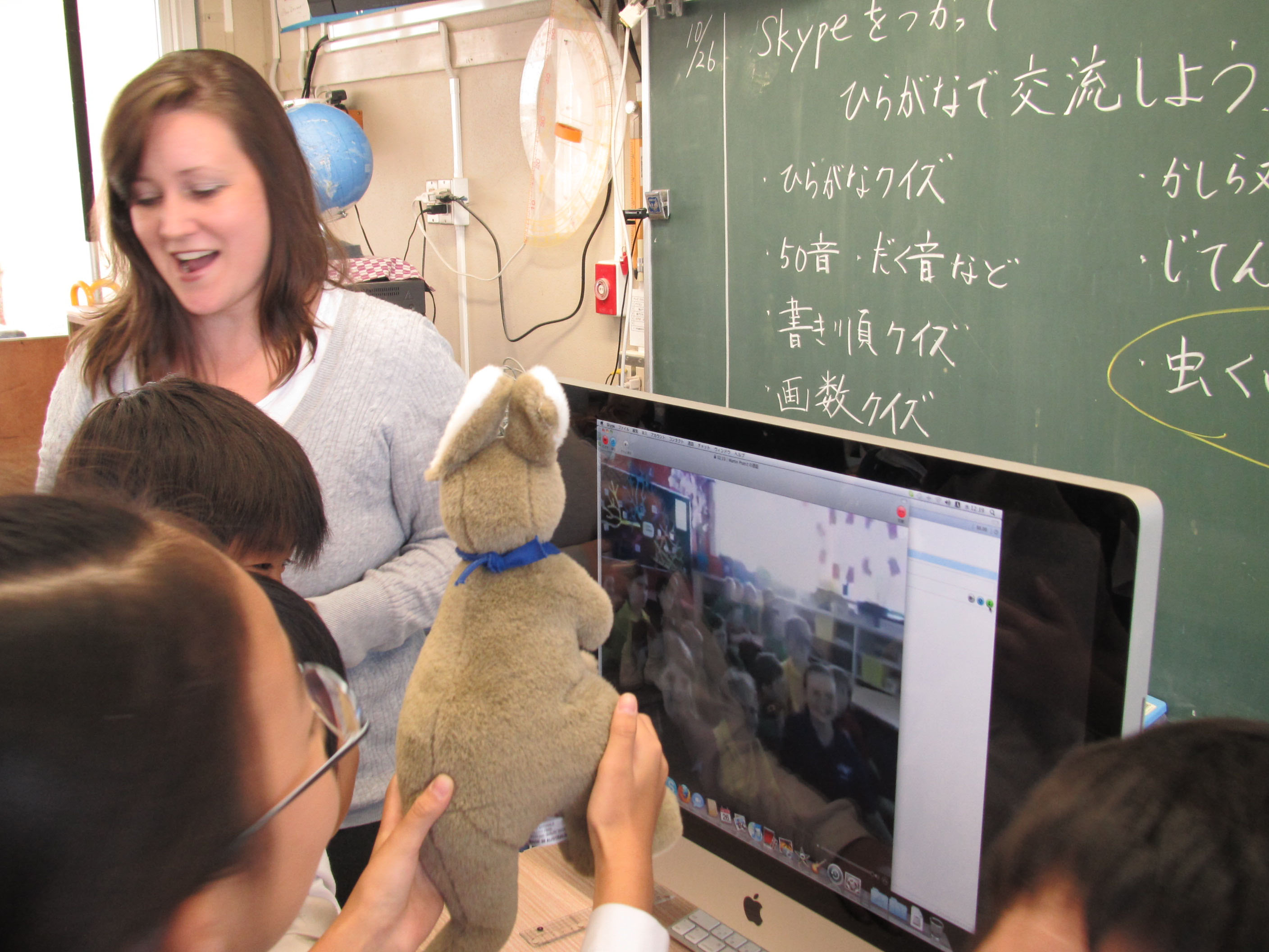 Thinking beyond the textbook: Laura Kawaguchi and an English class at Ehime University Faculty of Education Fuzoku Elementary School speak with a class of Japanese learners at St. Andrew's Lutheran College in Queensland via Skype. | COURTESY OF LAURA KAWAGUCHI